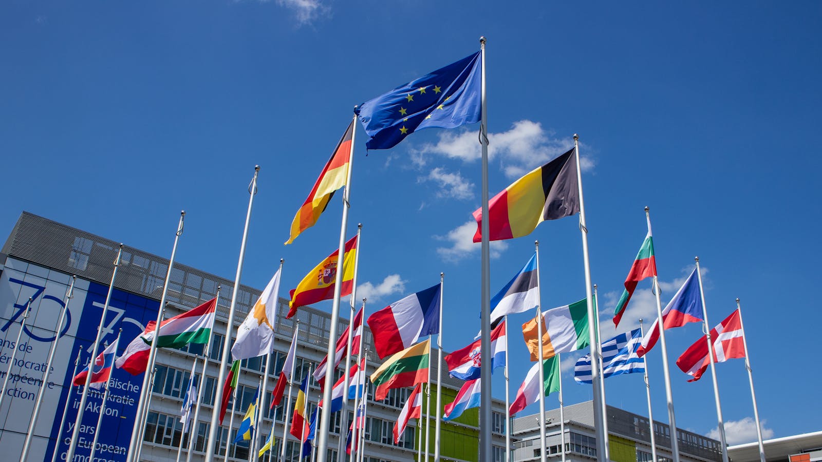 EU Banned Cosmetic Ingredients: The 2026 List