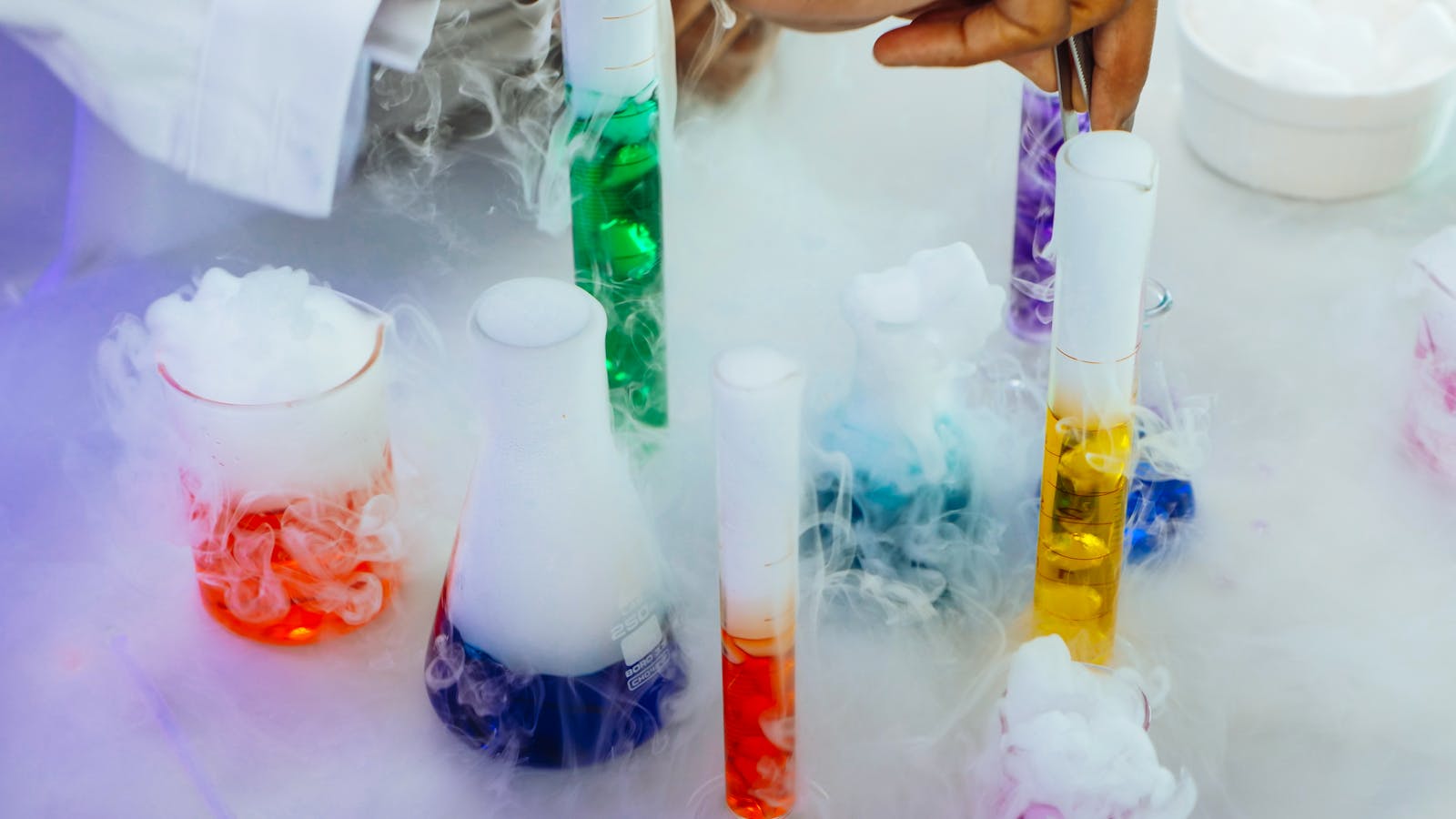 Microplastics in Cosmetics: The 2027 EU Ban Explained